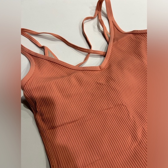 Vuori Women's XS Rib Crop Tank Pink NWT Stretch Rib Knit Built-in Bra - Picture 3 of 8